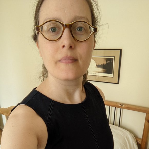 Meet your Posher, Jennifer - Picture 1 of 2